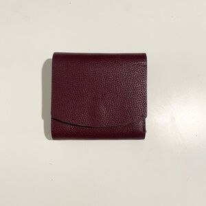 Nordstrom Burgundy‎ Leather Wallet cons